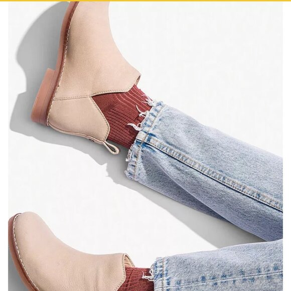 NWOB Hush Puppies Mazin Cayto Bootie - Picture 7 of 14